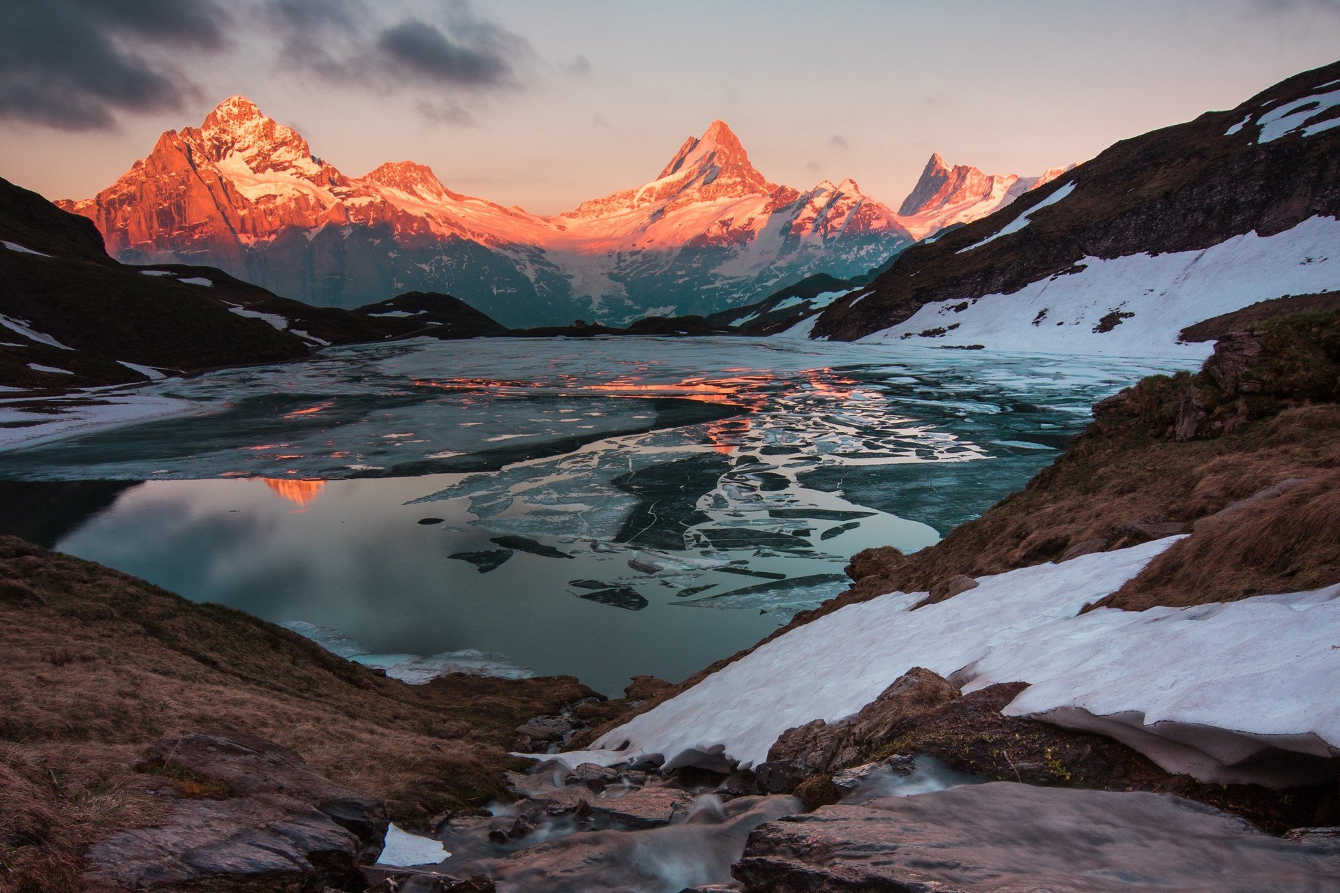 First mountain. Горы Швейцарии 4k. Горы сандфедль Исландия. Исландия горы зима. Швейцария горы закат.