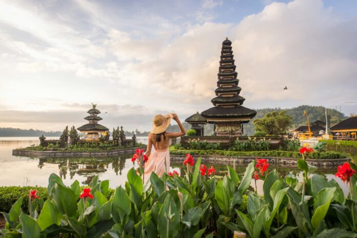 Young woman at the Pura Ulun Danu Bratan, Bali