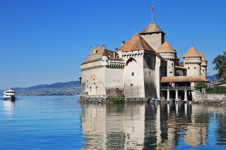 b2ap3_thumbnail_Chillon-Castle-Szwajcaria-shutterstock_135238169_small.jpg