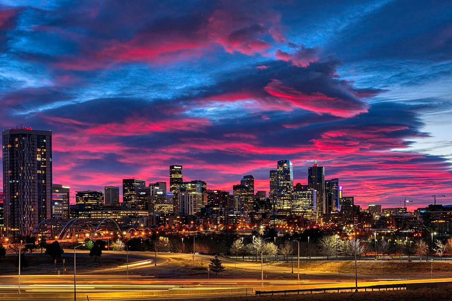 Denver - panorama centrum miasta o zachodzie słońca